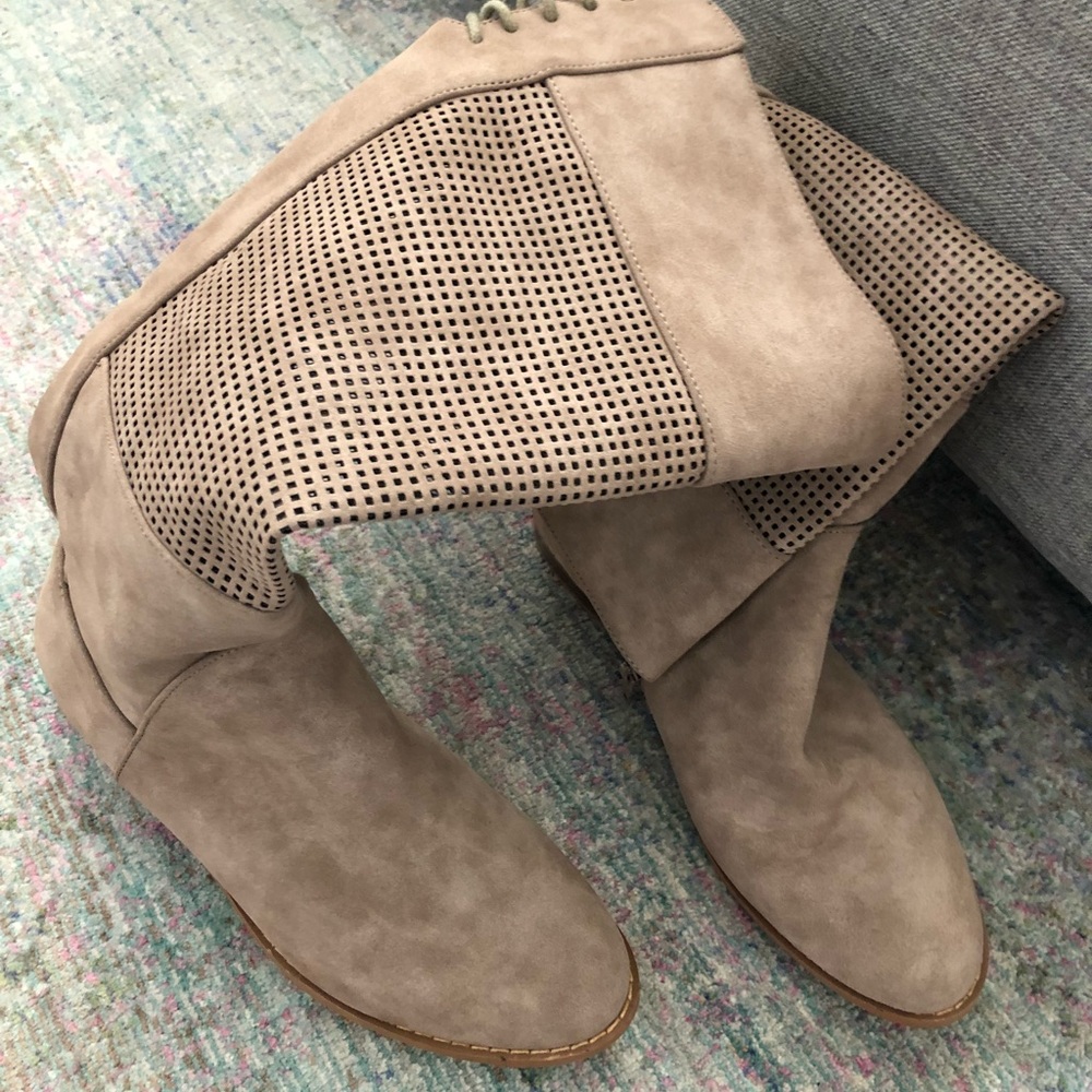 Cute never been worn boots!
